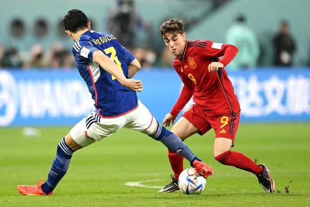 英超第19轮，曼城客场3-1逆转埃弗顿，福登、阿尔瓦雷斯、B席取得进球，赛后瓜迪奥拉接受了采访。
